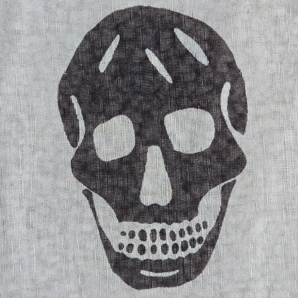 Alexander McQueen Skull Scarf 100% Silk White Black - Picture 9 of 9
